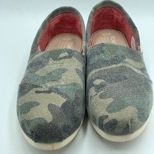 TOMS Classic Washed Camo Canvas Size 7.5